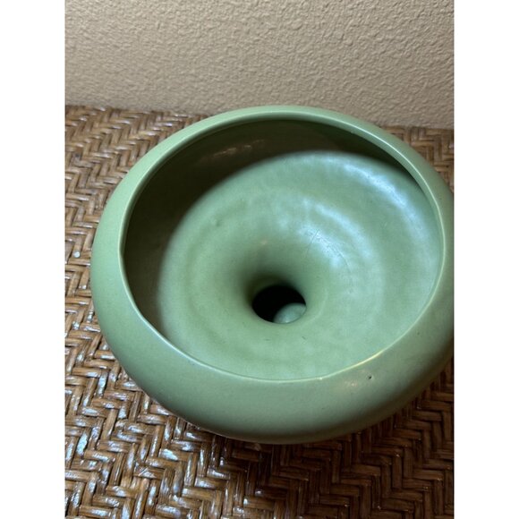 Vintage Flora Line USA 430 Pottery Chartreuse Planter Vase Mid Century Green - Picture 3 of 7